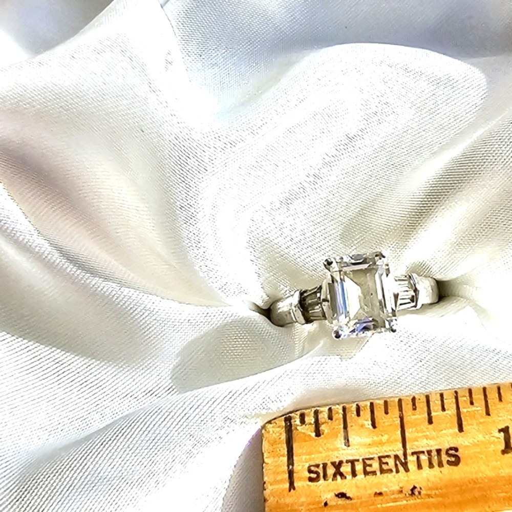 Beautiful vintage Emerld Ring
